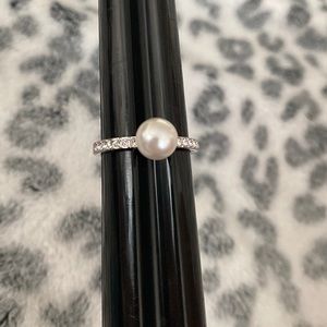 Gorgeous pearl and sterling silver and Swarovski crystal ring